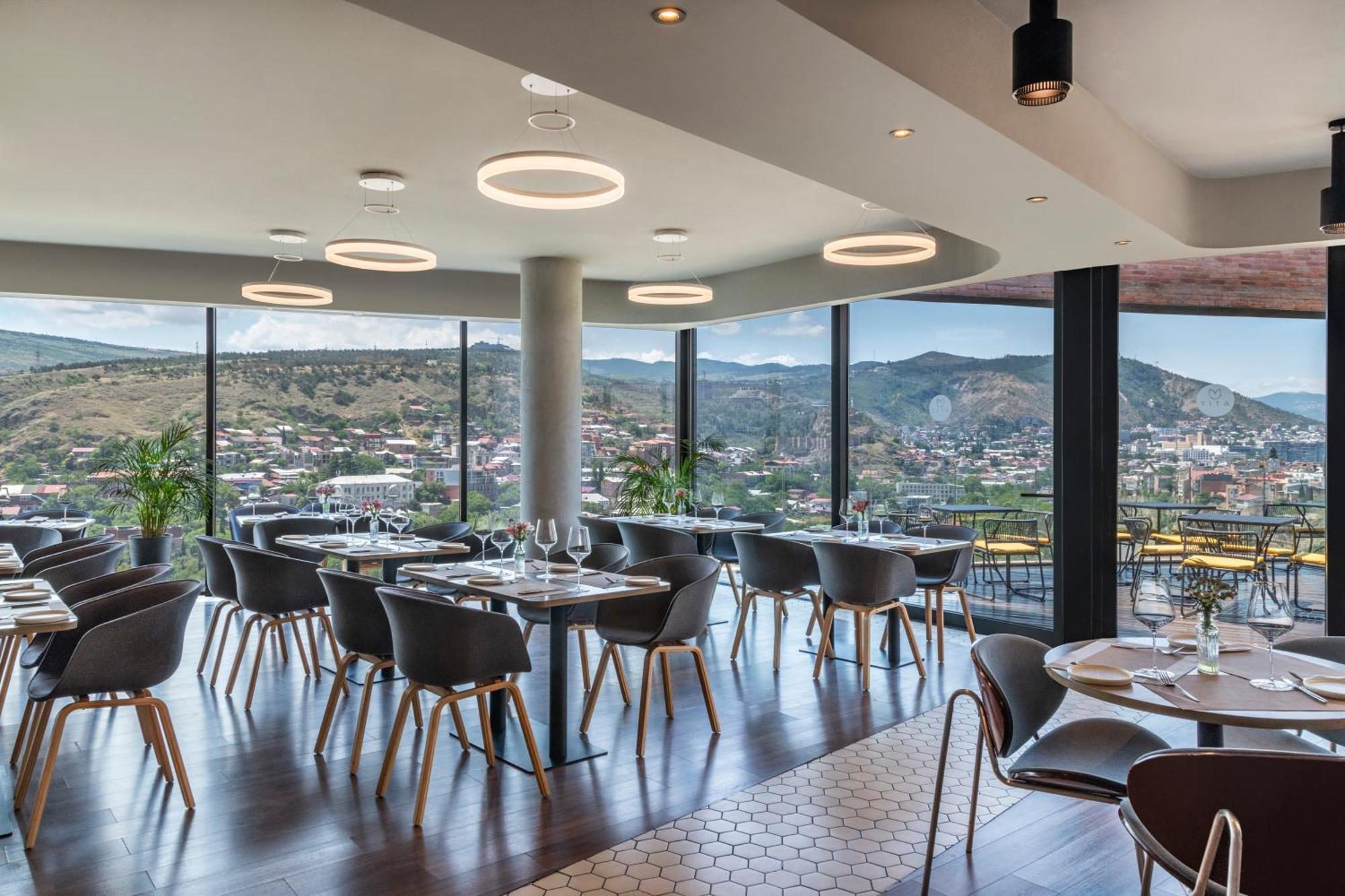 Отель Golden Tulip Design Тбилиси Экстерьер фото