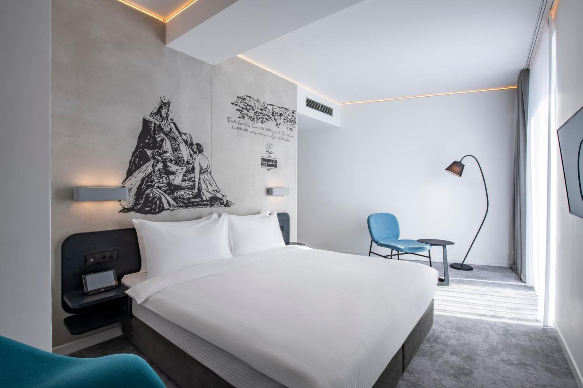 Отель Golden Tulip Design Тбилиси Номер фото