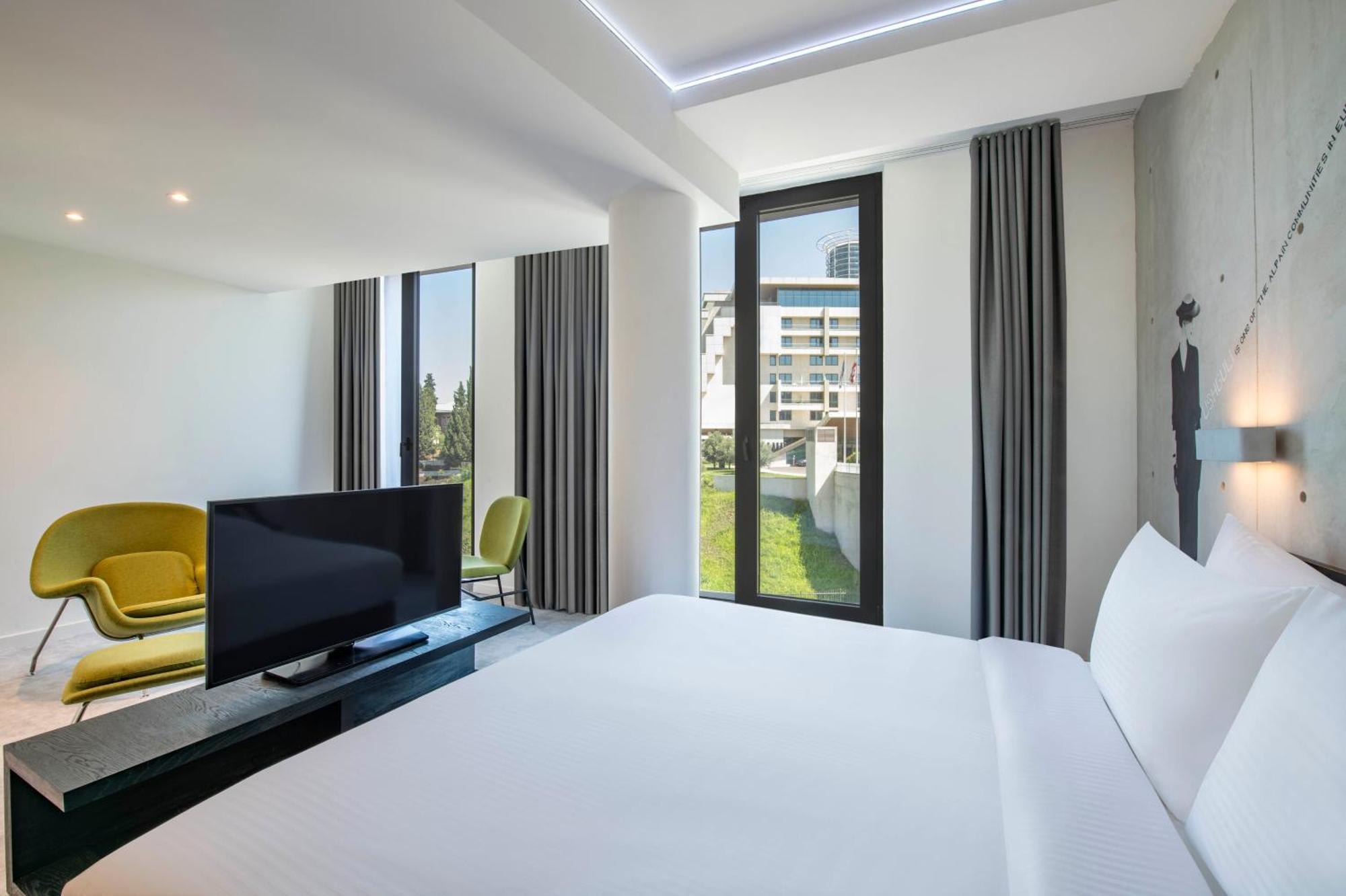 Отель Golden Tulip Design Тбилиси Номер фото